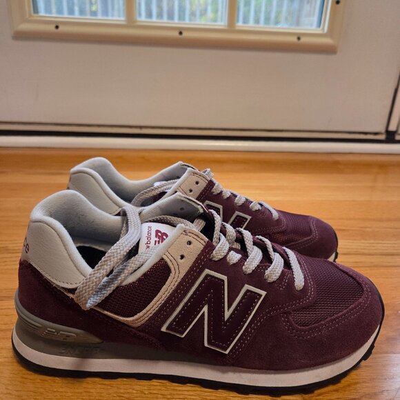New Balance 574 sneaker, burgundy,  womens size 9 - Picture 4 of 5